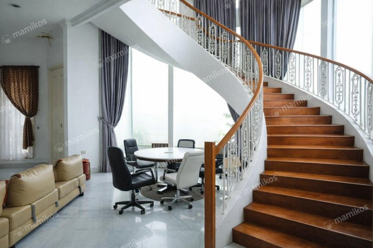 Rumah Sertifikat SHM 4 Kamar Tidur 5 Kamar Mandi Intercon Jakarta Barat
