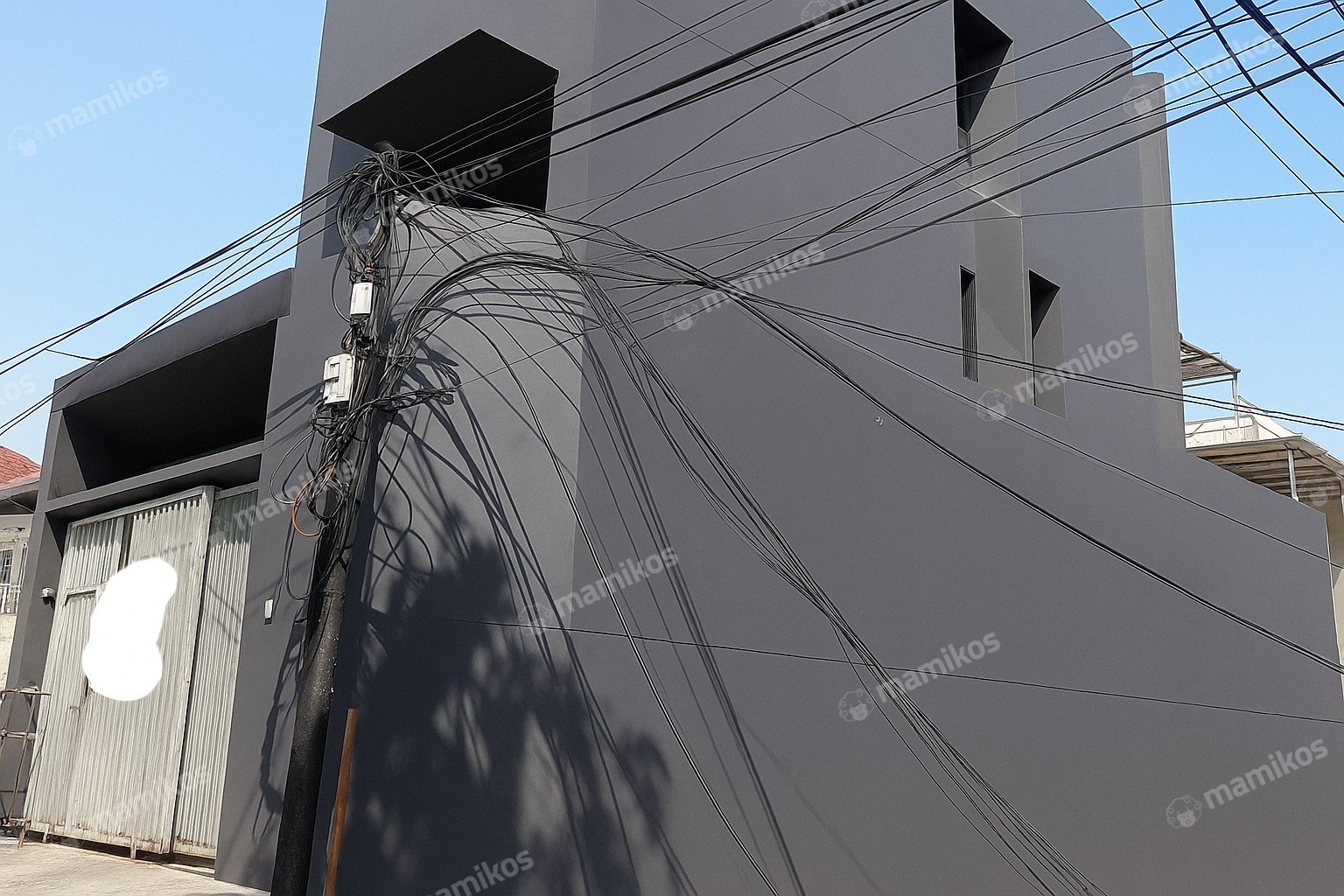 Rumah Sertifikat SHM 4 Kamar Tidur 4 Kamar Mandi Taman Ratu Jakarta Barat