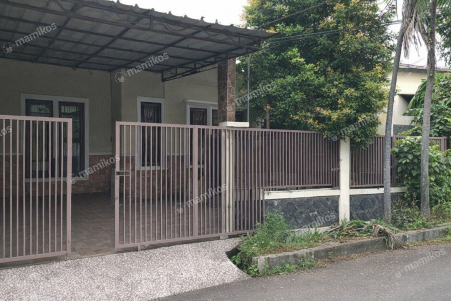 Rumah Sertifikat SHM 4 Kamar Tidur 3 Kamar Mandi Joglo Jakarta Barat