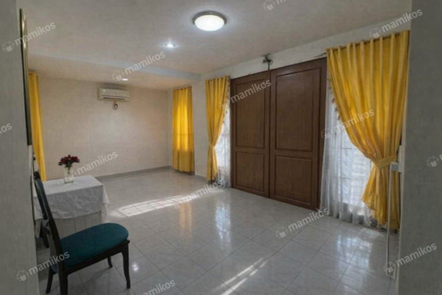 Rumah Sertifikat SHM 5 Kamar Tidur 4 Kamar Mandi Green Ville Jakarta Barat