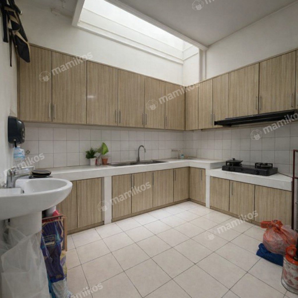 Rumah Sertifikat SHM 5 Kamar Tidur 3 Kamar Mandi Kebon Jeruk Jakarta Barat - Photo 2