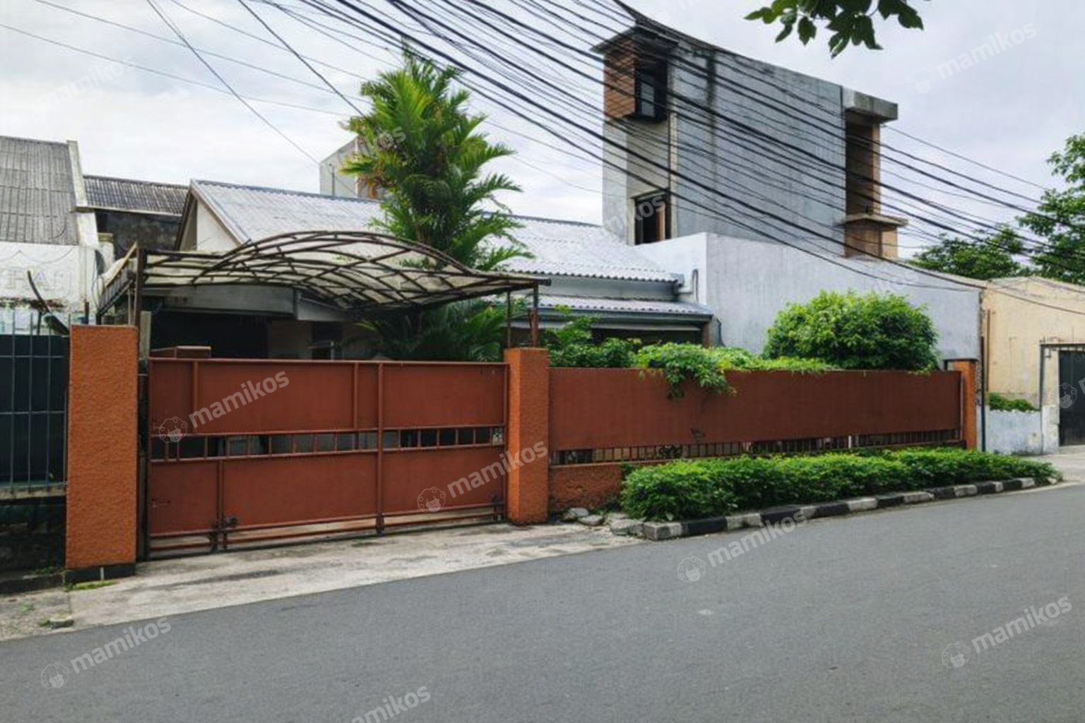 Rumah Sertifikat SHM 5 Kamar Tidur 4 Kamar Mandi Tomang Jakarta Barat