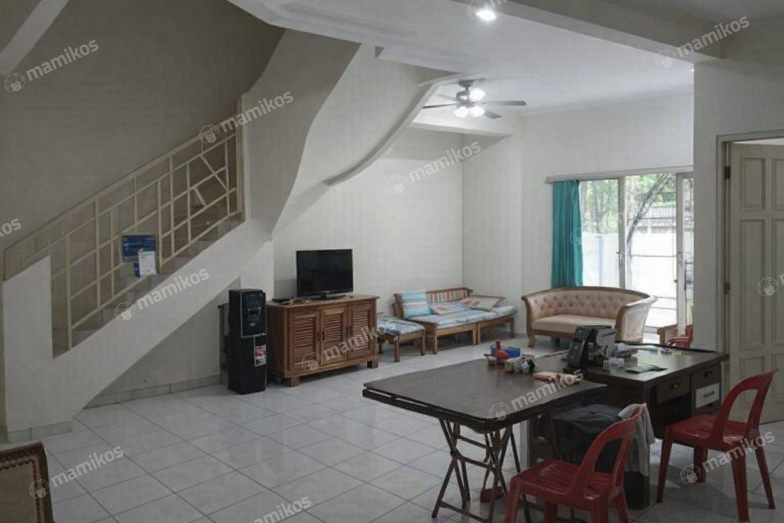 Rumah Sertifikat SHM 3 Kamar Tidur 2 Kamar Mandi Taman Surya Jakarta Barat