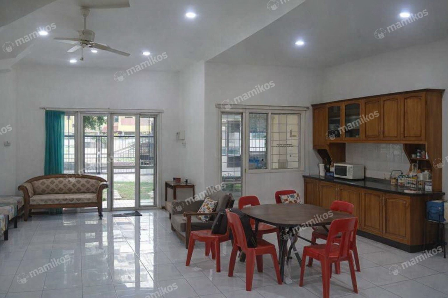 Rumah Sertifikat SHM 3 Kamar Tidur 2 Kamar Mandi Taman Surya Jakarta Barat - Photo 2
