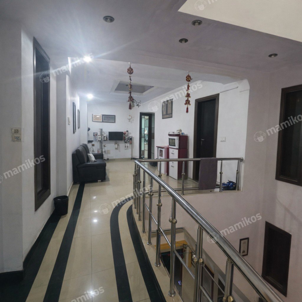 Rumah Sertifikat SHM 4 Kamar Tidur 4 Kamar Mandi Taman Palem Jakarta Barat - Photo 2