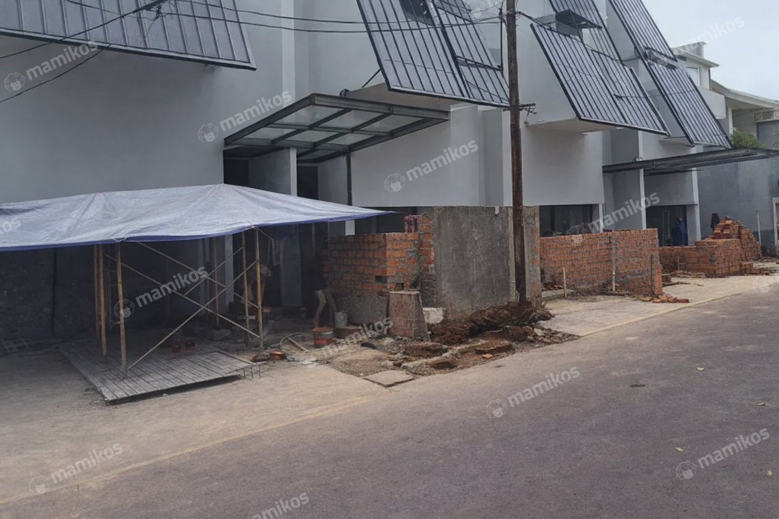 Rumah Sertifikat SHM 3 Kamar Tidur 3 Kamar Mandi Simprug Jakarta Selatan