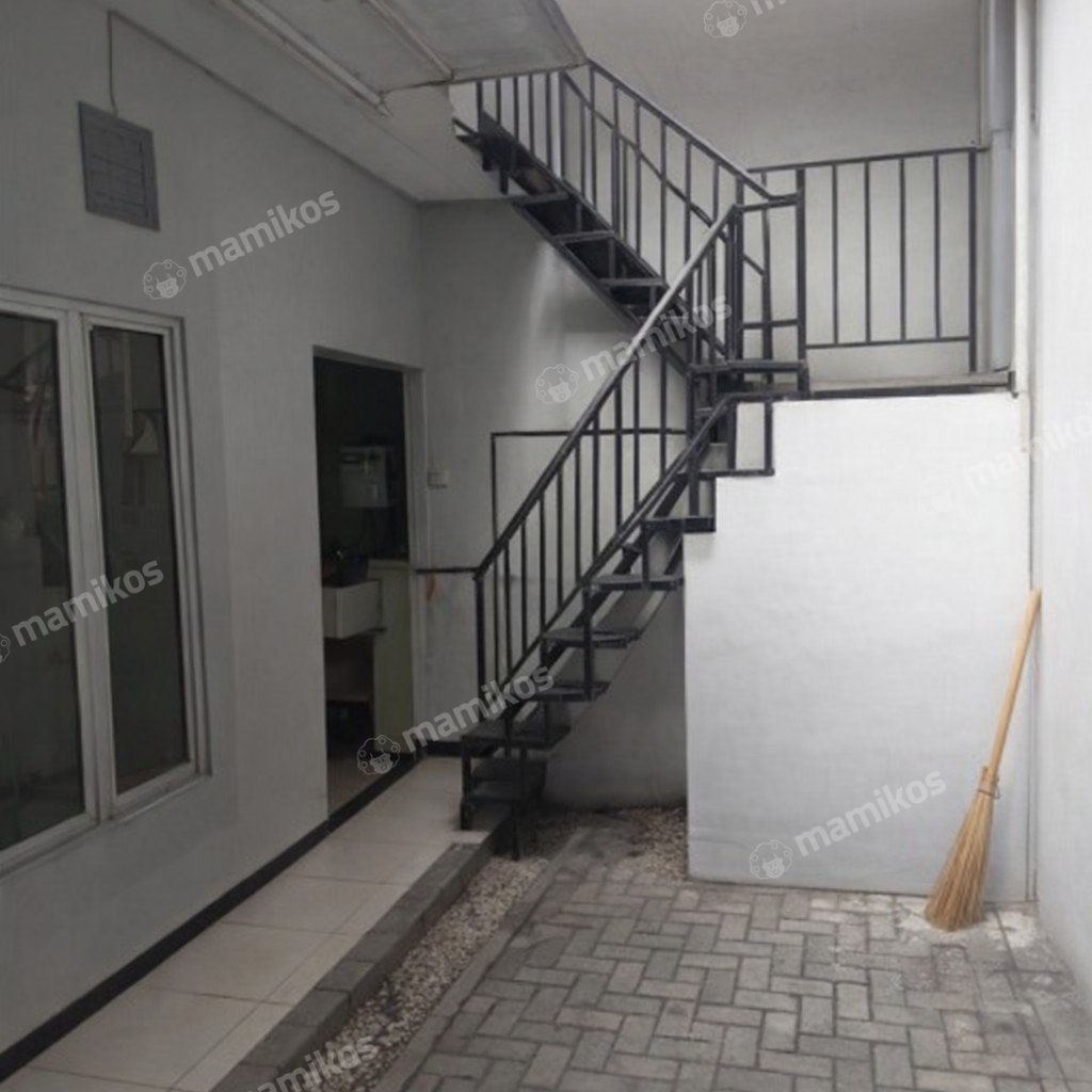 Rumah Sertifikat SHM 3 Kamar Tidur 2 Kamar Mandi Citra Grand Jakarta Timur - Photo 2