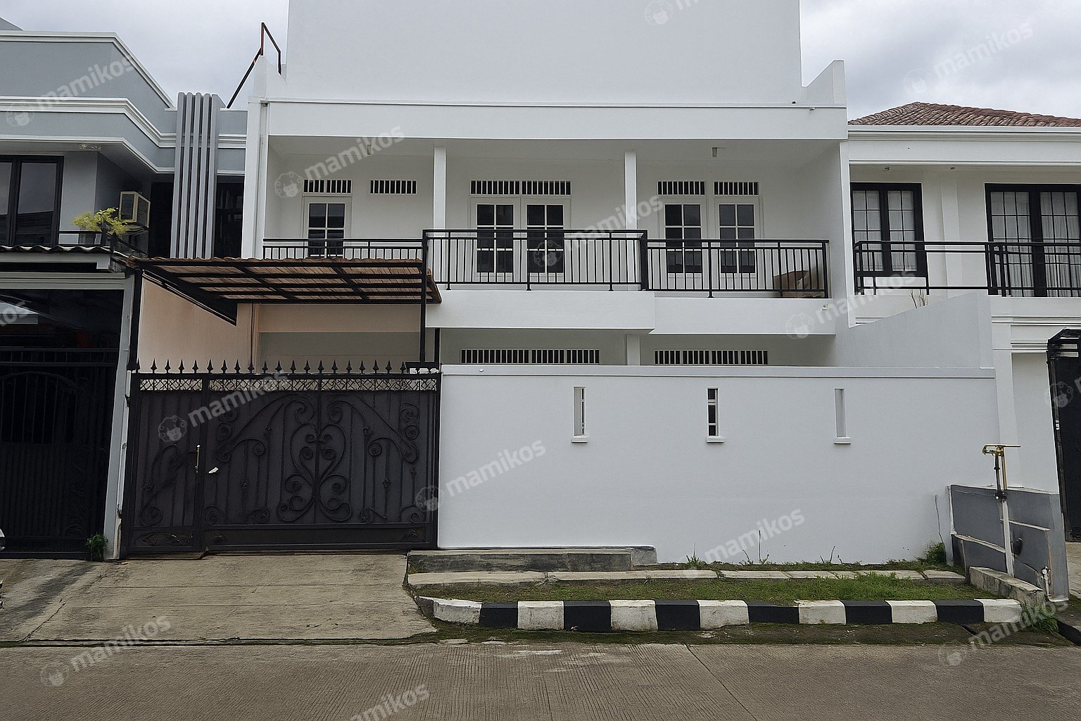 Rumah Sertifikat SHM 4 Kamar Tidur 3 Kamar Mandi Permata Buana Jakarta Barat