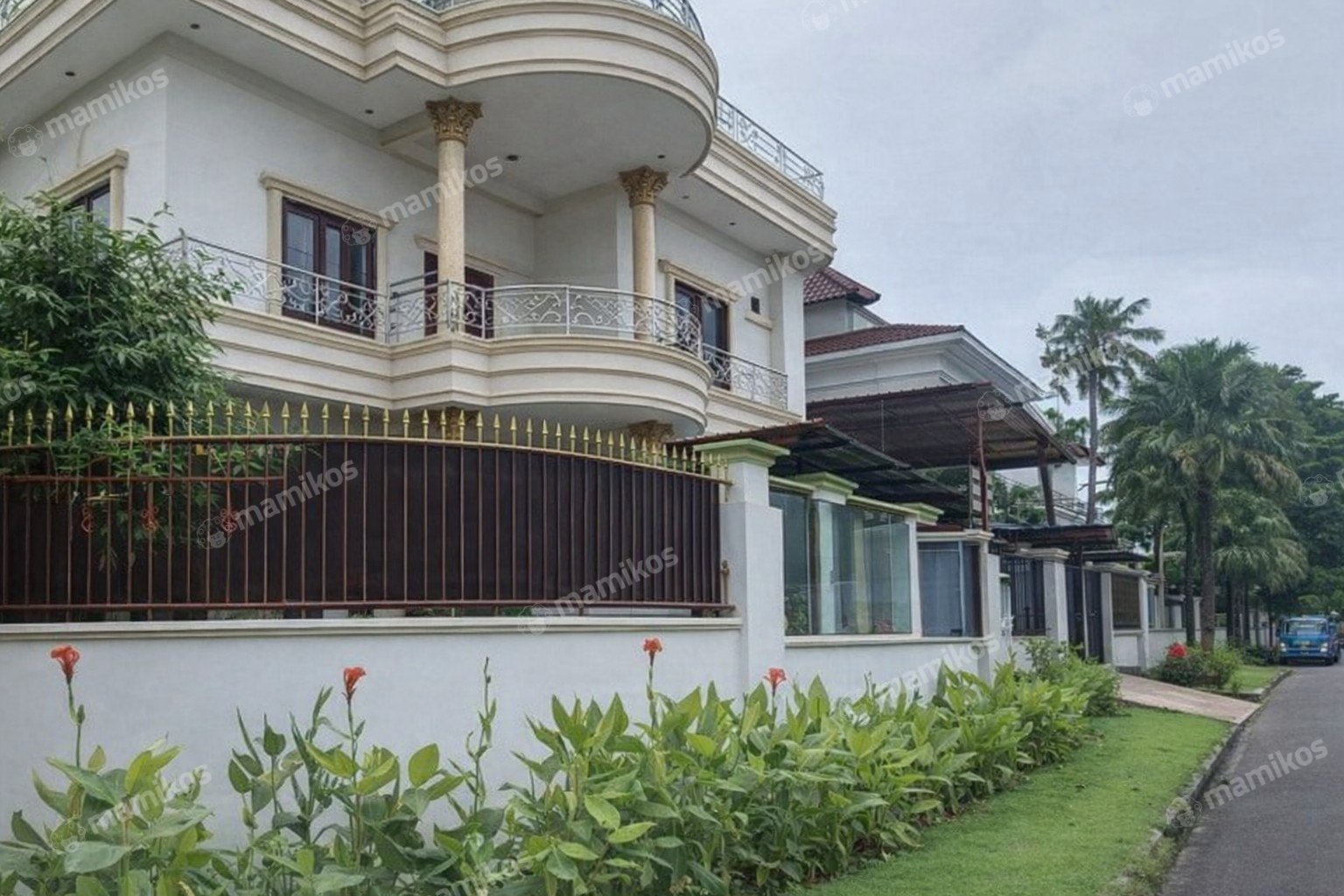 Rumah Sertifikat SHM 5 Kamar Tidur 5 Kamar Mandi Permata Buana Jakarta Barat