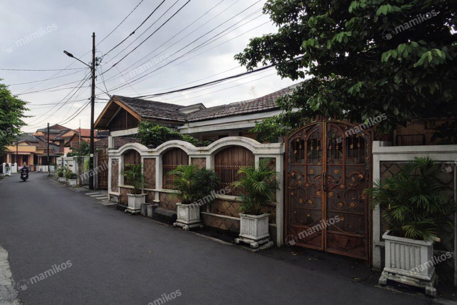 Rumah Sertifikat SHM 5 Kamar Tidur 4 Kamar Mandi Matraman Jakarta Timur