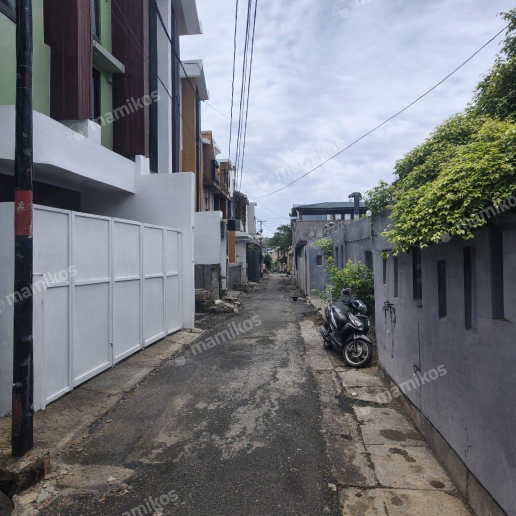 Rumah Sertifikat SHM 4 Kamar Tidur 4 Kamar Mandi Matraman Jakarta Timur - Photo 2