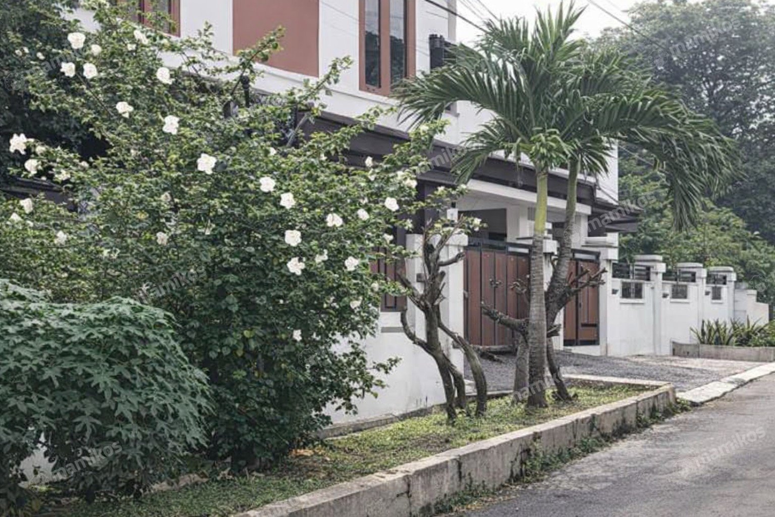 Rumah Sertifikat SHM 5 Kamar Tidur 5 Kamar Mandi Pondok Kelapa Jakarta Timur