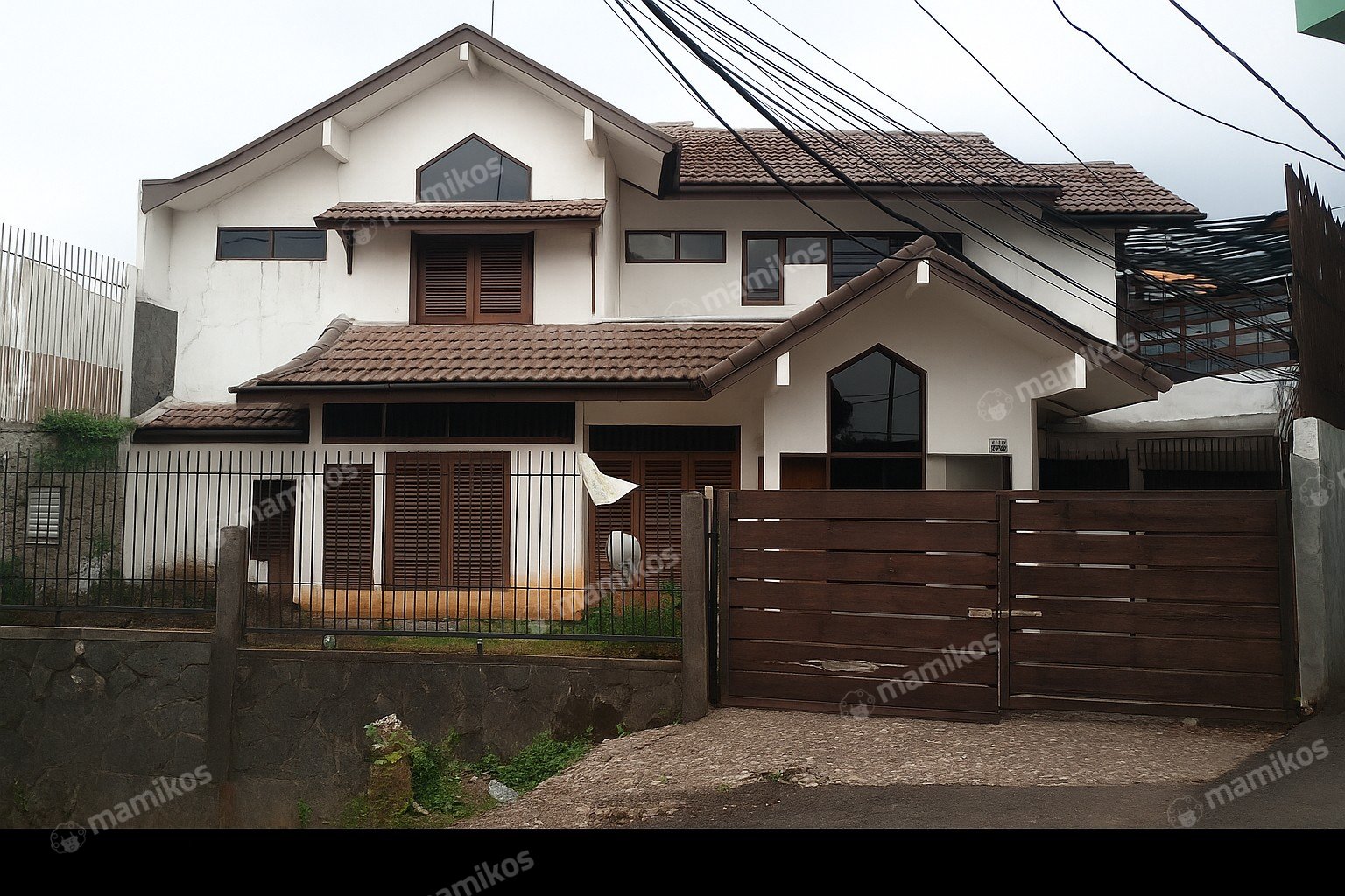 Rumah Sertifikat SHM 4 Kamar Tidur 4 Kamar Mandi Kebon Jeruk Jakarta Barat