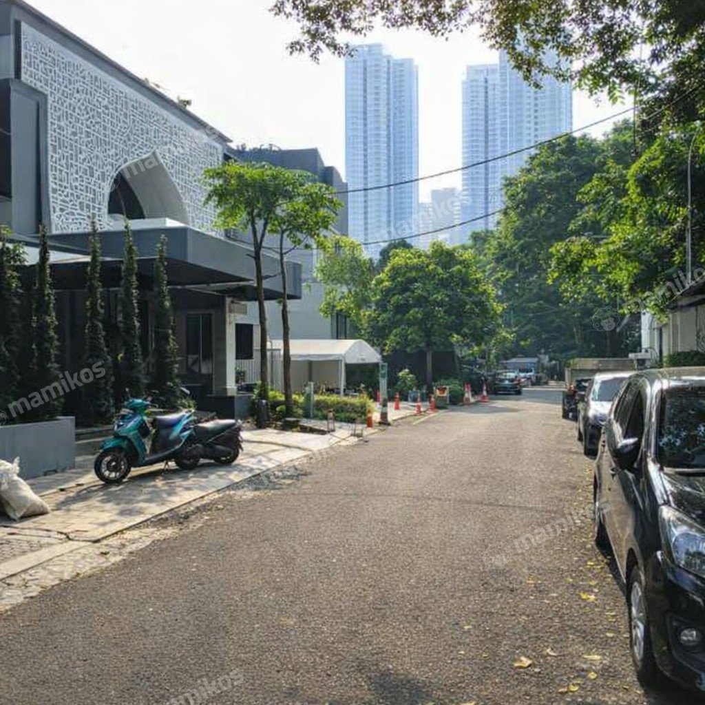 Rumah Sertifikat SHM 1 Lantai Senopati Jakarta Selatan - Photo 4
