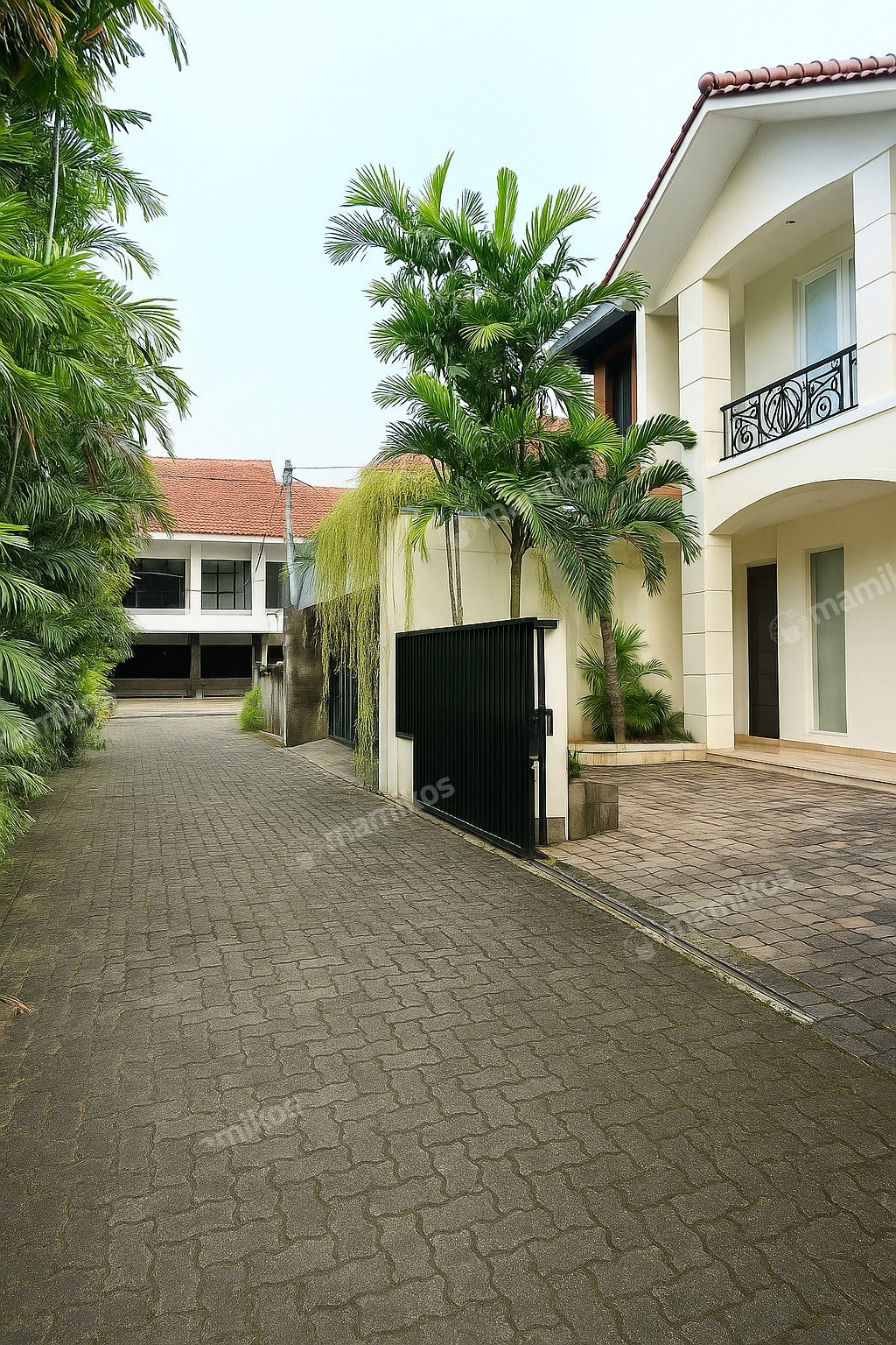 Rumah Sertifikat SHM 3 Kamar Tidur 3 Kamar Mandi Gandaria Jakarta Selatan - Photo 4