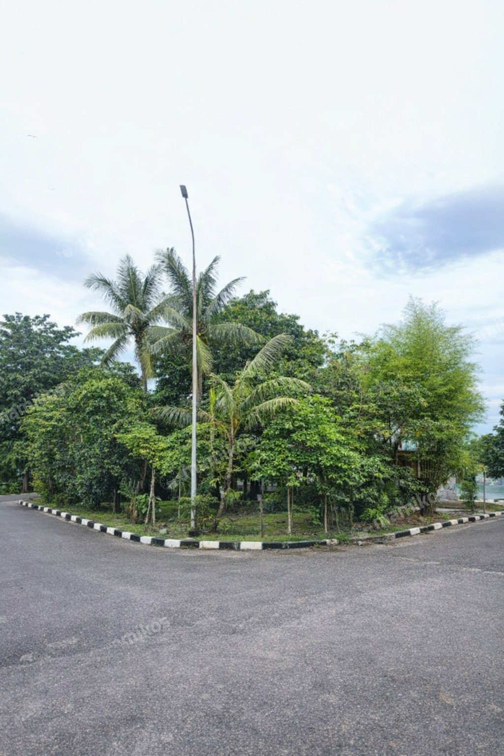 Rumah Sertifikat SHM 4 Kamar Tidur 3 Kamar Mandi Kembangan Jakarta Barat - Photo 2
