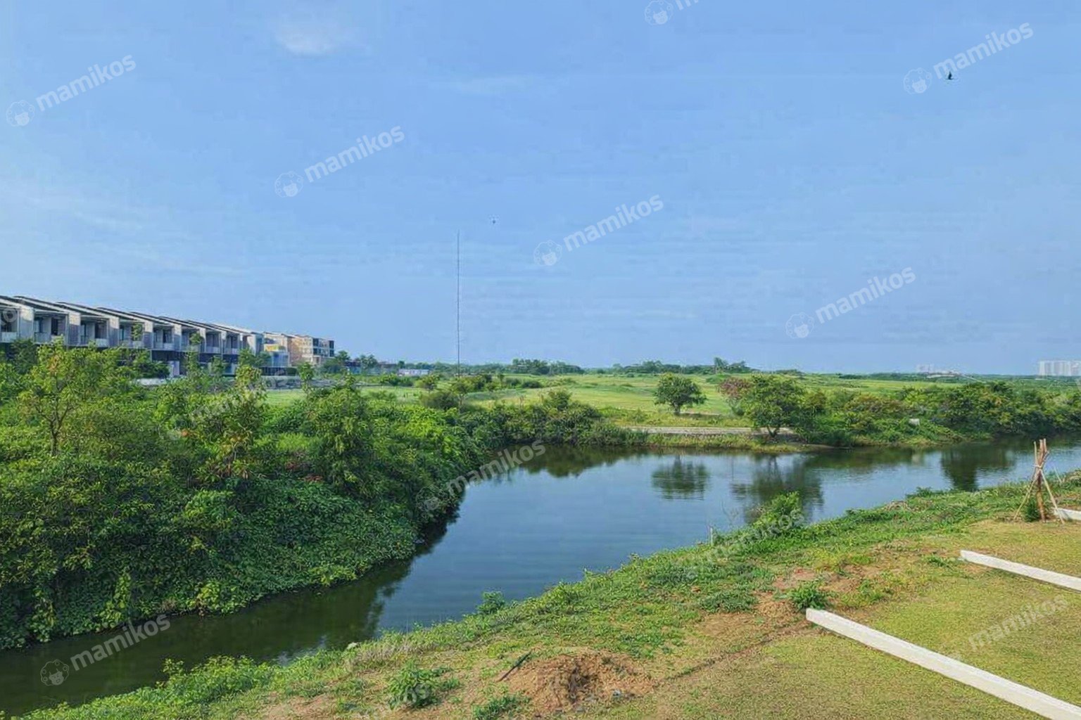 Rumah 7 Kamar Tidur 8 Kamar Mandi 3 Lantai Golf Island Jakarta Utara