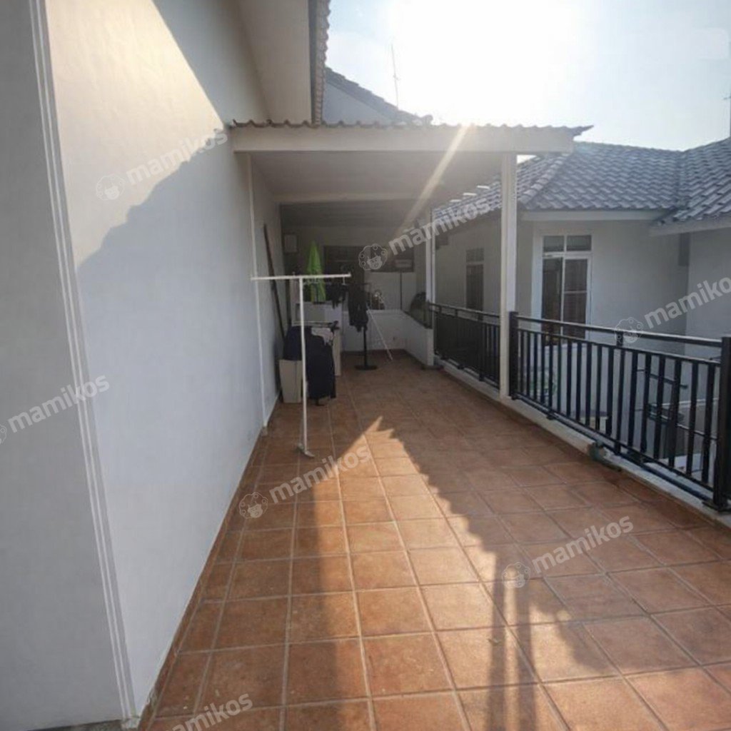 Rumah Sertifikat SHM 6 Kamar Tidur 5 Kamar Mandi Cibubur Jakarta Timur - Photo 2