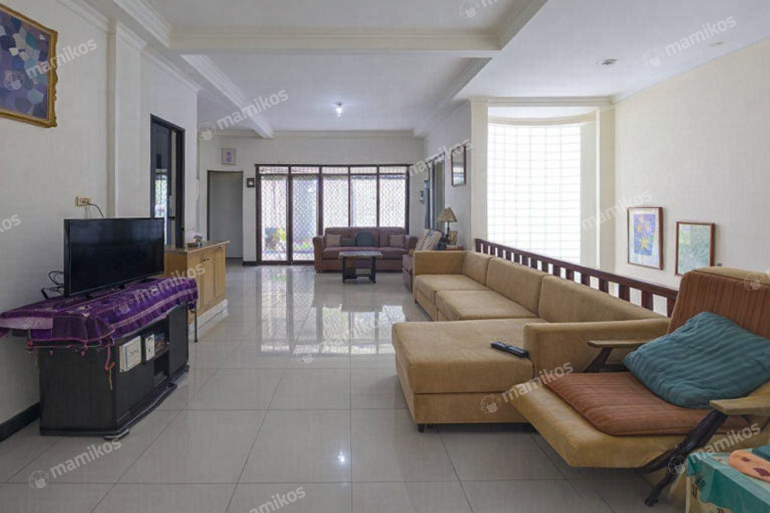 Rumah Sertifikat SHM 5 Kamar Tidur 4 Kamar Mandi Taman Ratu Jakarta Barat