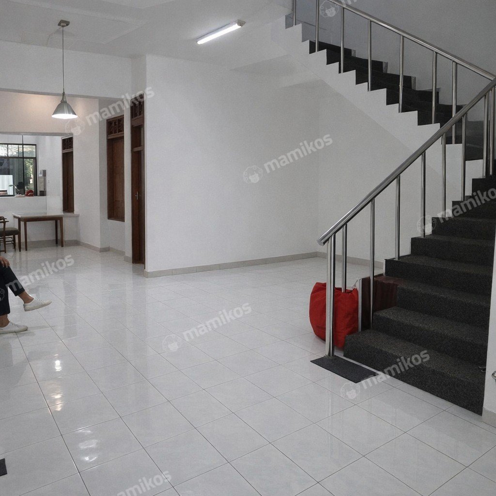 Rumah 6 Kamar Tidur 5 Kamar Mandi 2 Lantai Intercon Jakarta Barat - Photo 4