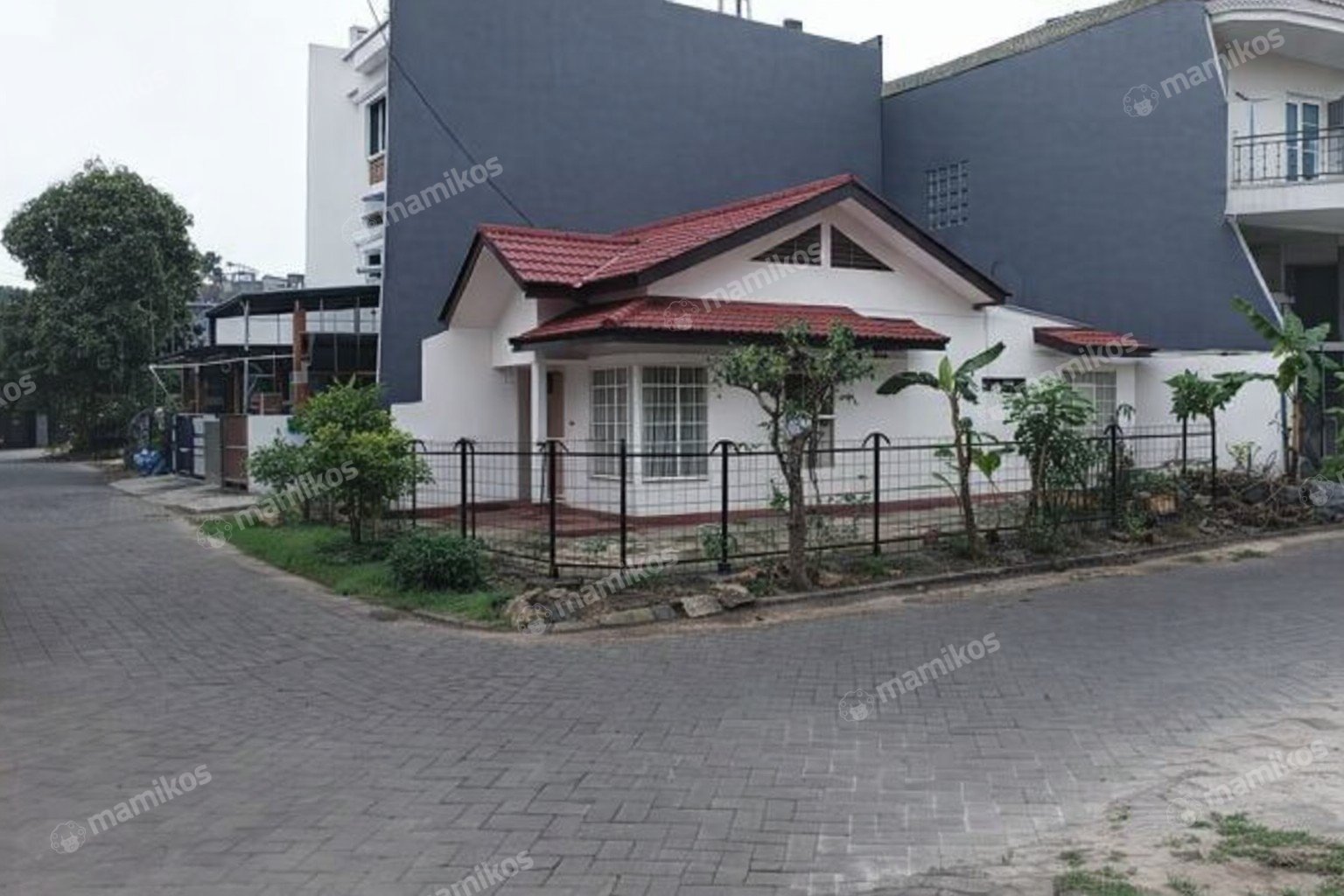 Rumah Sertifikat SHM 2 Kamar Tidur 1 Kamar Mandi Taman Surya Jakarta Barat
