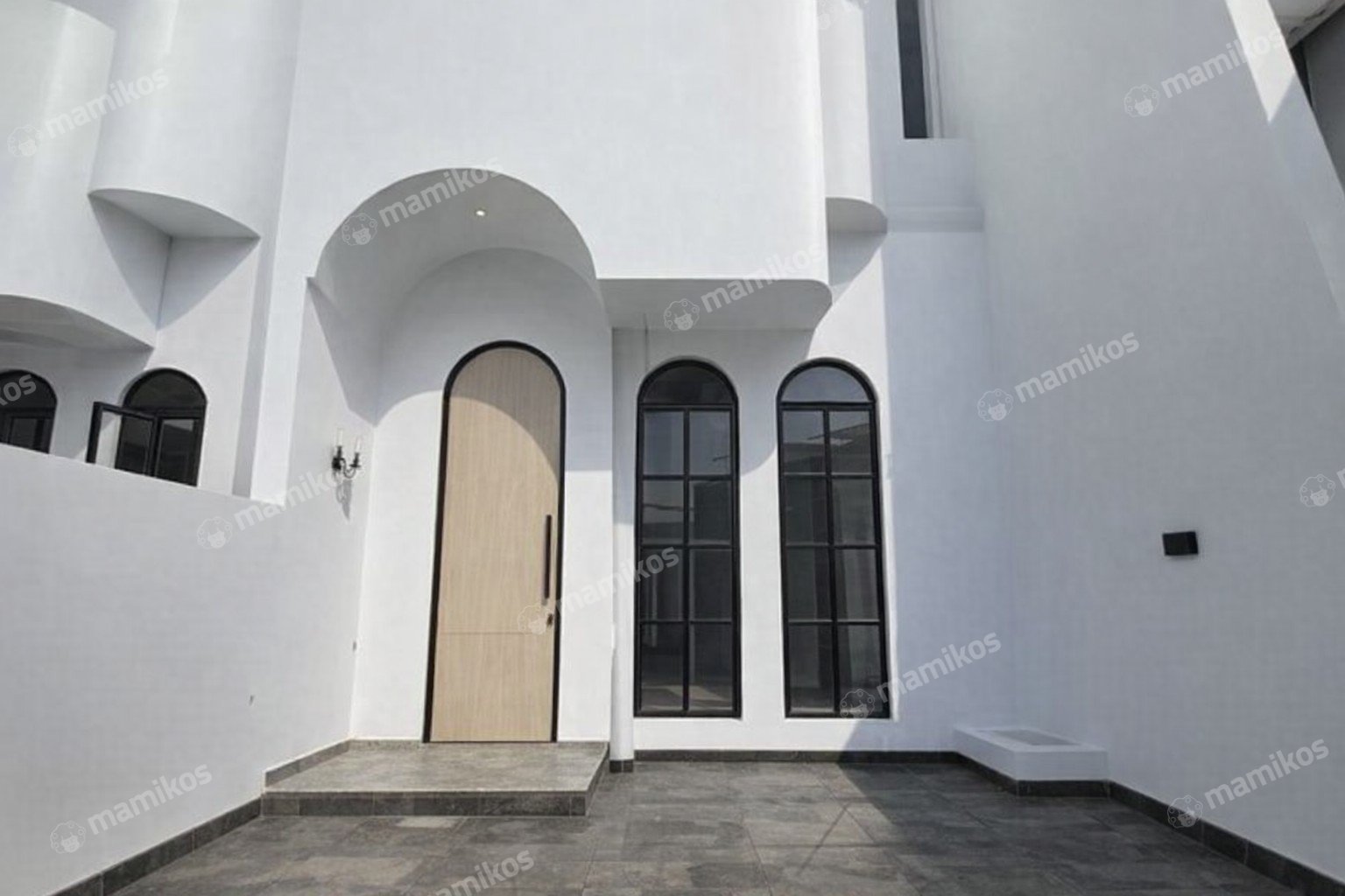 Rumah 3 Kamar Tidur 3 Kamar Mandi 2 Lantai Joglo Jakarta Barat
