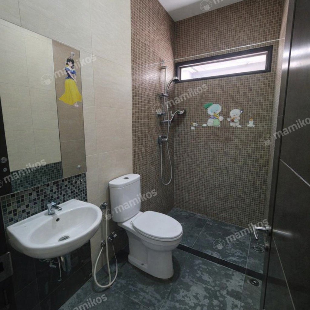 Rumah Sertifikat SHM 4 Kamar Tidur 4 Kamar Mandi Raffles Hills Jakarta Timur - Photo 5