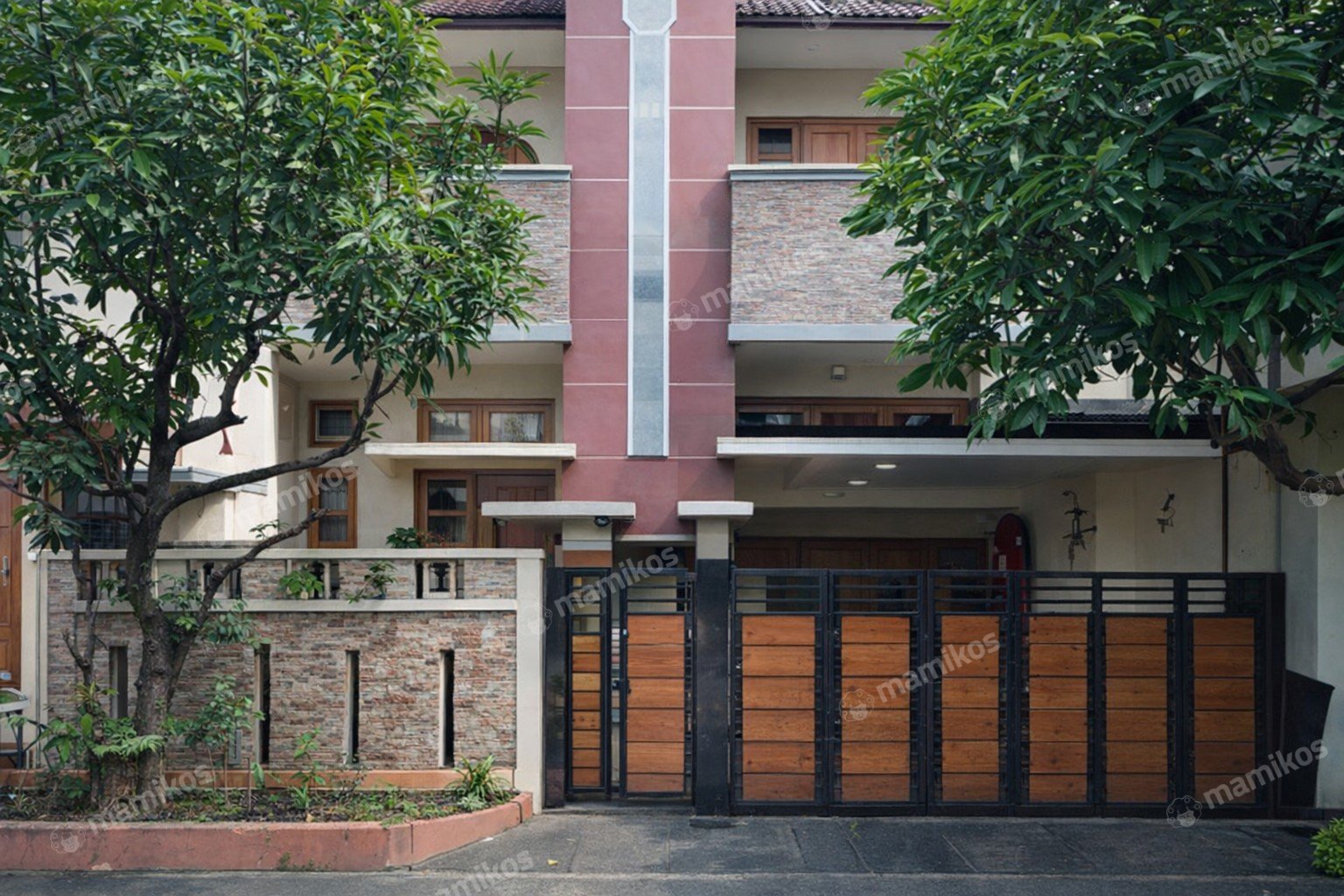 Rumah Sertifikat SHM 5 Kamar Tidur 4 Kamar Mandi Permata Buana Jakarta Barat