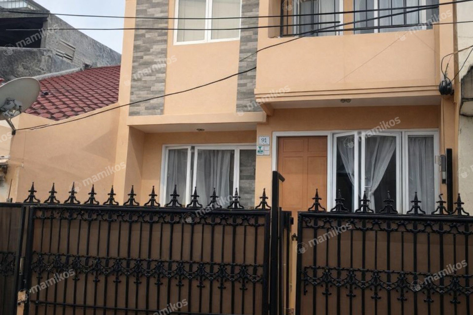 Rumah 4 Kamar Tidur 2 Kamar Mandi 2 Lantai Kebon Jeruk Jakarta Barat
