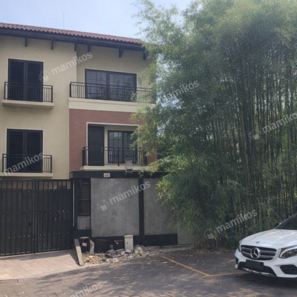 Rumah Sertifikat SHM 3 Kamar Tidur 3 Kamar Mandi Pantai Indah Kapuk Jakarta Utara - Photo 2