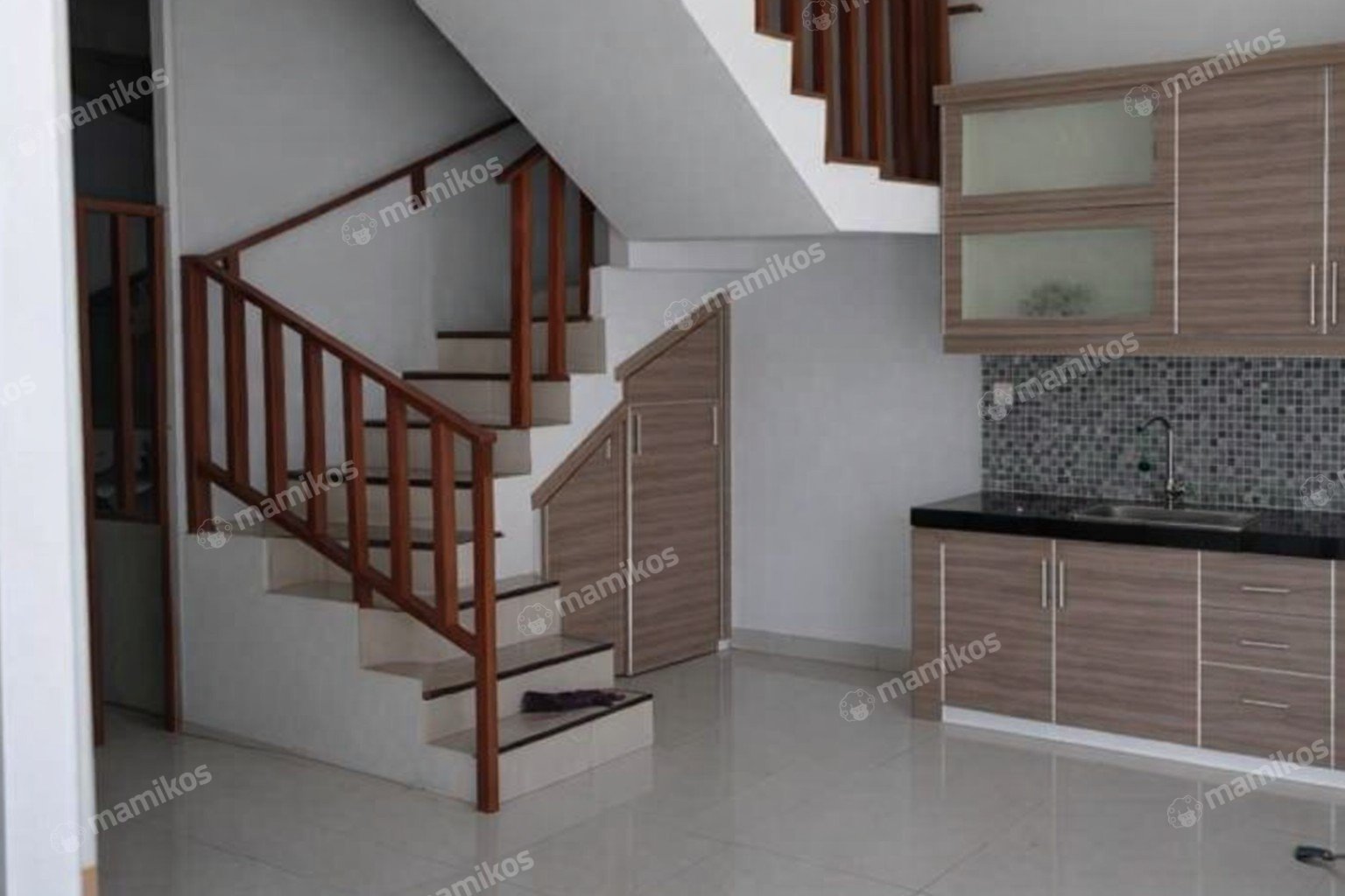 Rumah Sertifikat SHM 4 Kamar Tidur 3 Kamar Mandi Green Ville Jakarta Barat