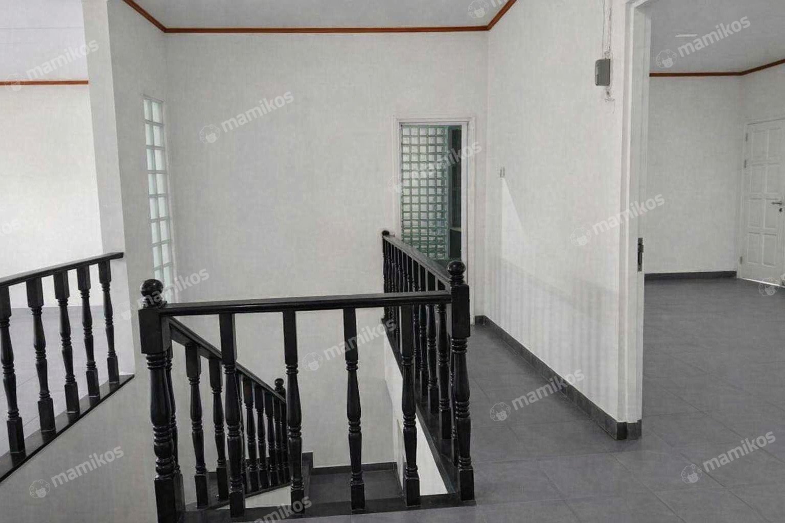 Rumah Sertifikat SHM 4 Kamar Tidur 4 Kamar Mandi Taman Palem Jakarta Barat