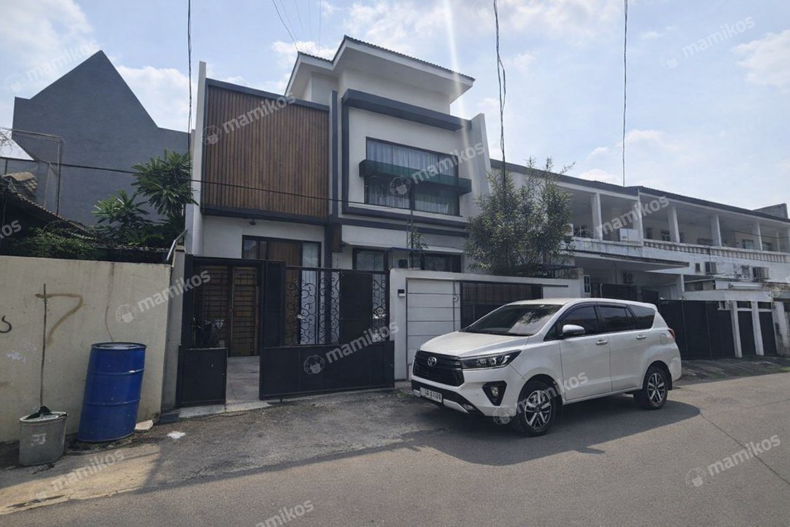 Rumah Sertifikat SHM 5 Kamar Tidur 4 Kamar Mandi Veteran Jakarta Selatan