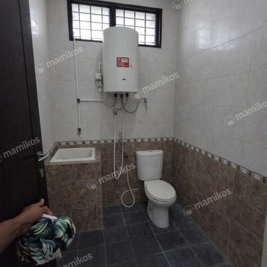 Rumah Sertifikat SHM 4 Kamar Tidur 4 Kamar Mandi Rawamangun Jakarta Timur - Photo 3