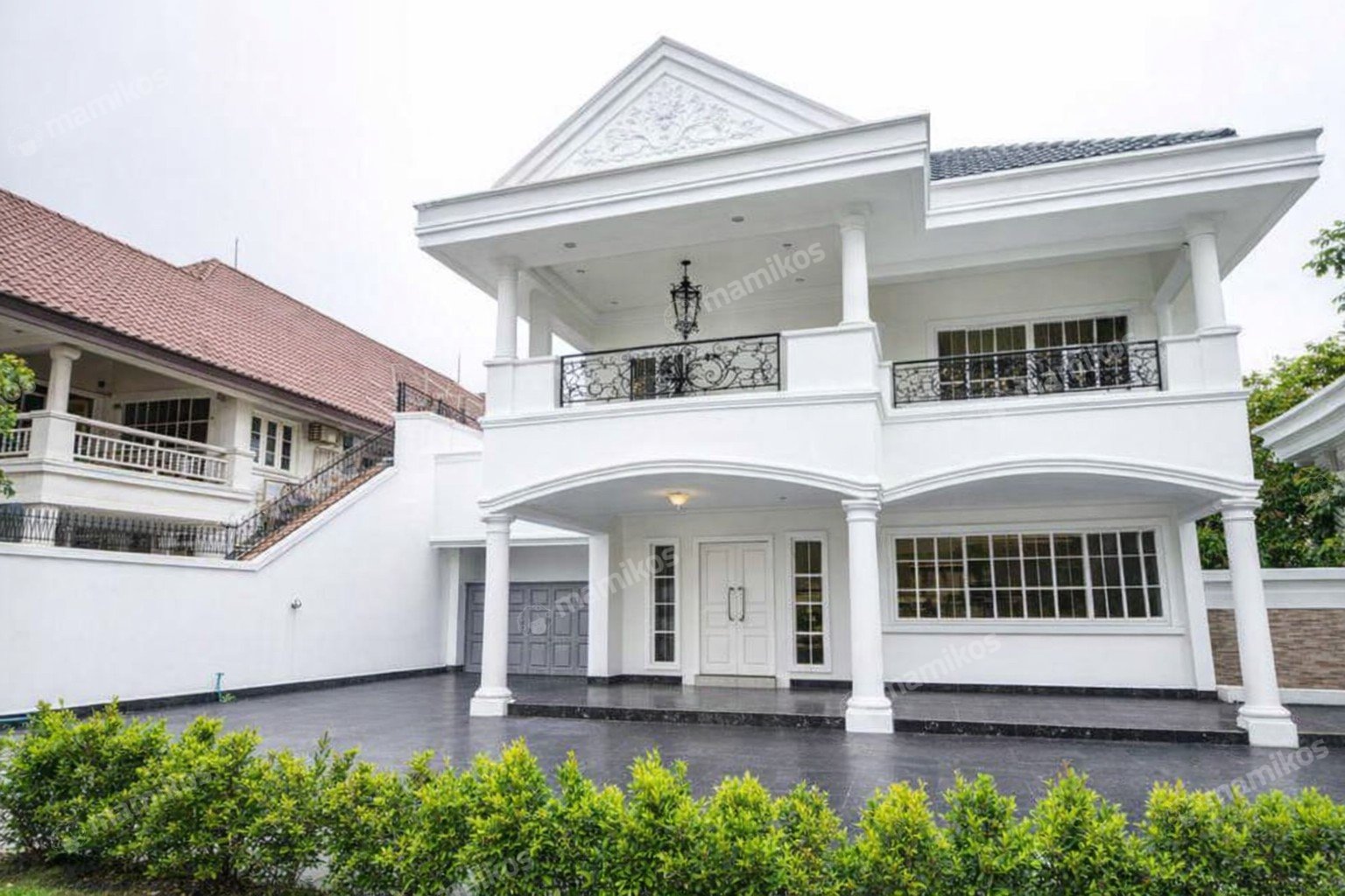 Rumah 4 Kamar Tidur 4 Kamar Mandi 2 Lantai Kemang Jakarta Selatan