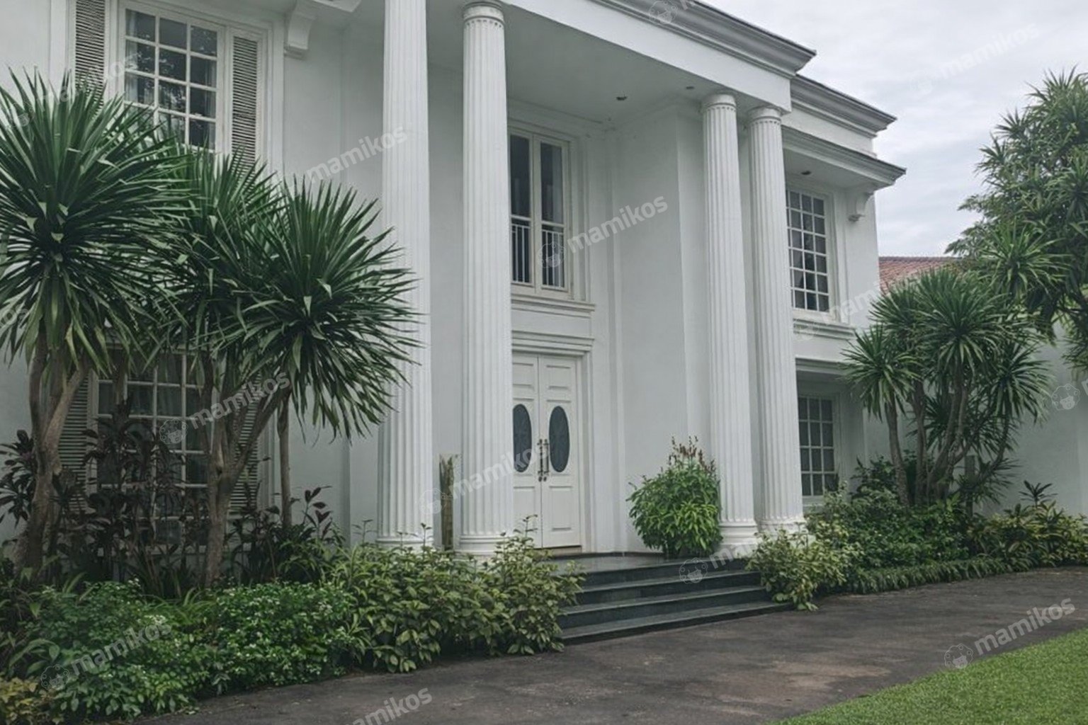 Rumah Sertifikat SHM 6 Kamar Mandi 6 Lantai Cilandak Jakarta Selatan