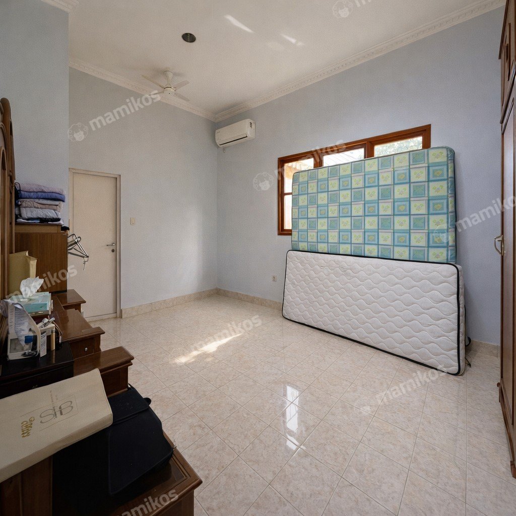 Rumah Sertifikat SHM 4 Kamar Tidur 3 Kamar Mandi Tomang Jakarta Barat - Photo 4