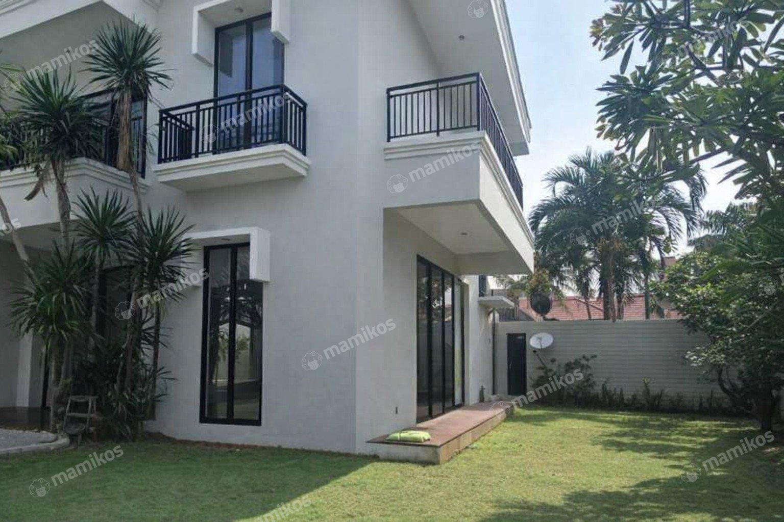Rumah Sertifikat SHM 6 Kamar Tidur 5 Kamar Mandi Jakarta Garden City Jakarta Timur