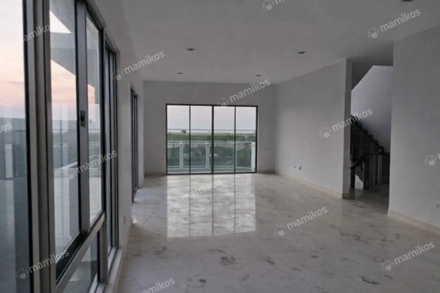 Rumah Sertifikat HGB 3 Kamar Tidur 3 Kamar Mandi Pantai Indah Kapuk Jakarta Utara - Photo 4