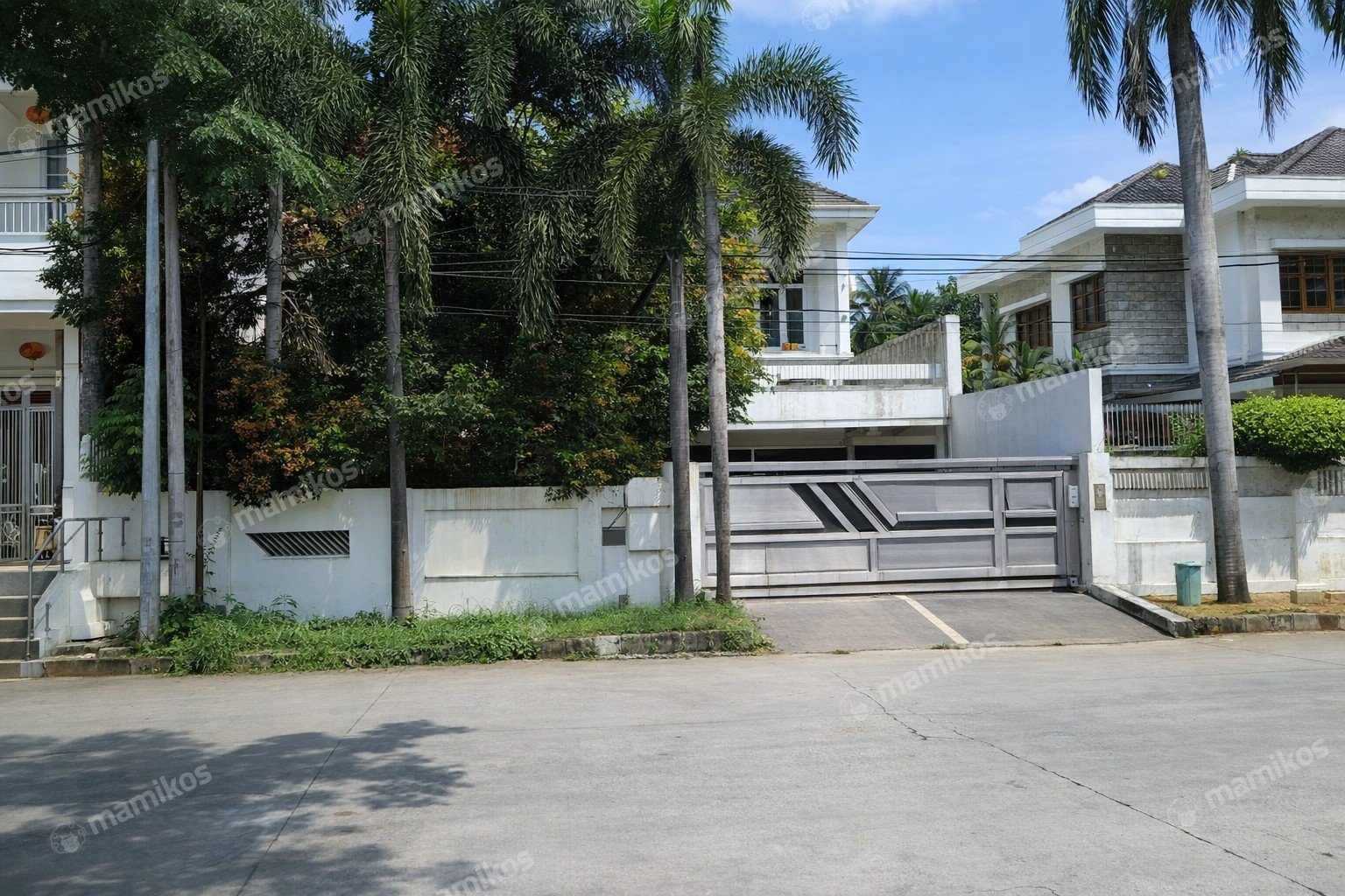 Rumah Sertifikat SHM 6 Kamar Tidur 4 Kamar Mandi Green garden Jakarta Barat