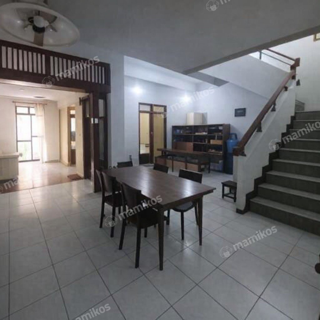 Rumah Sertifikat SHM 3 Kamar Tidur 3 Kamar Mandi Jatinegara Jakarta Timur - Photo 3