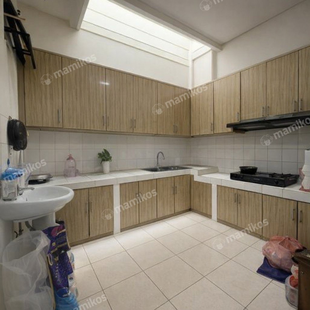 Rumah Sertifikat SHM 5 Kamar Tidur 3 Kamar Mandi Taman Ratu Jakarta Barat - Photo 2