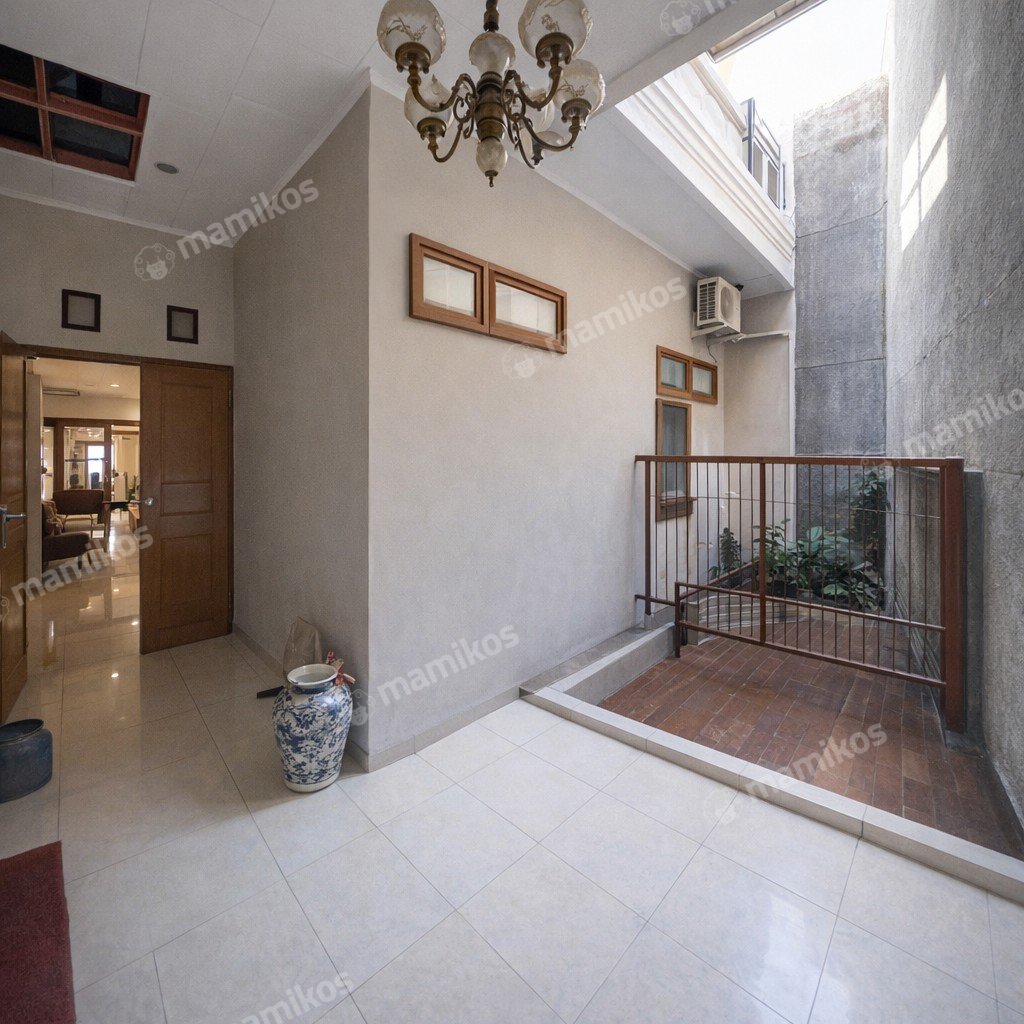Rumah Sertifikat SHM 5 Kamar Tidur 5 Kamar Mandi Kebayoran Baru Jakarta Selatan - Photo 2