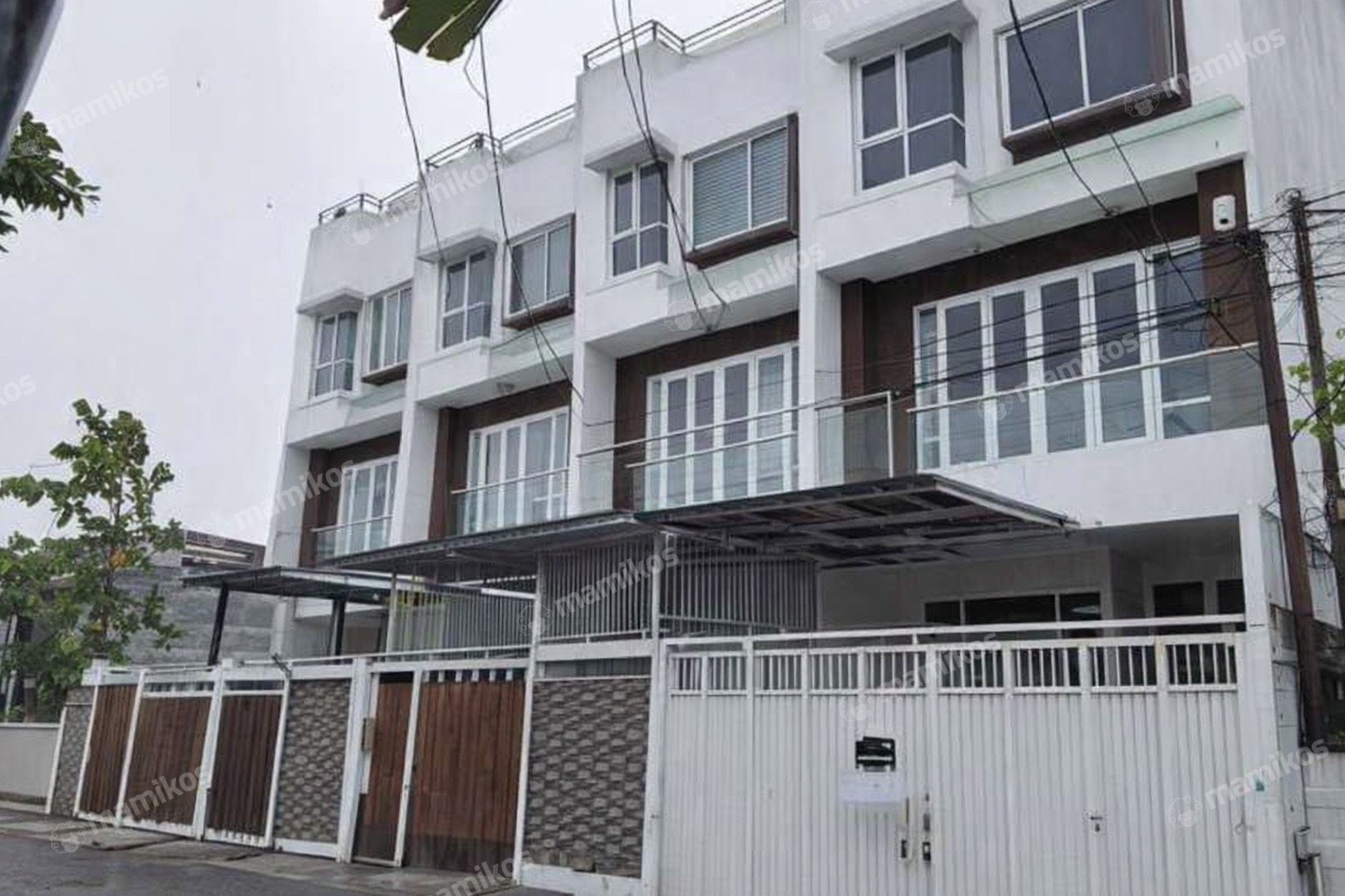 Rumah 4 Kamar Tidur 3 Kamar Mandi 4 Lantai Kepa Duri Jakarta Barat