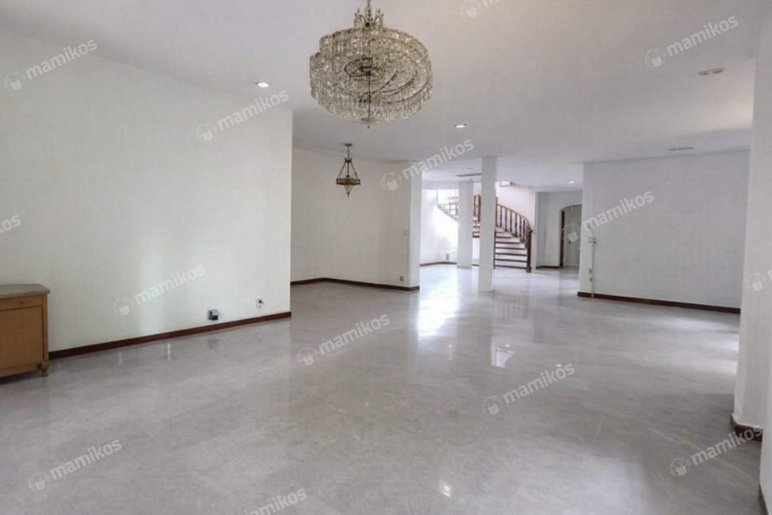 Rumah Sertifikat SHM 5 Kamar Tidur 4 Kamar Mandi Pondok Indah Jakarta Selatan