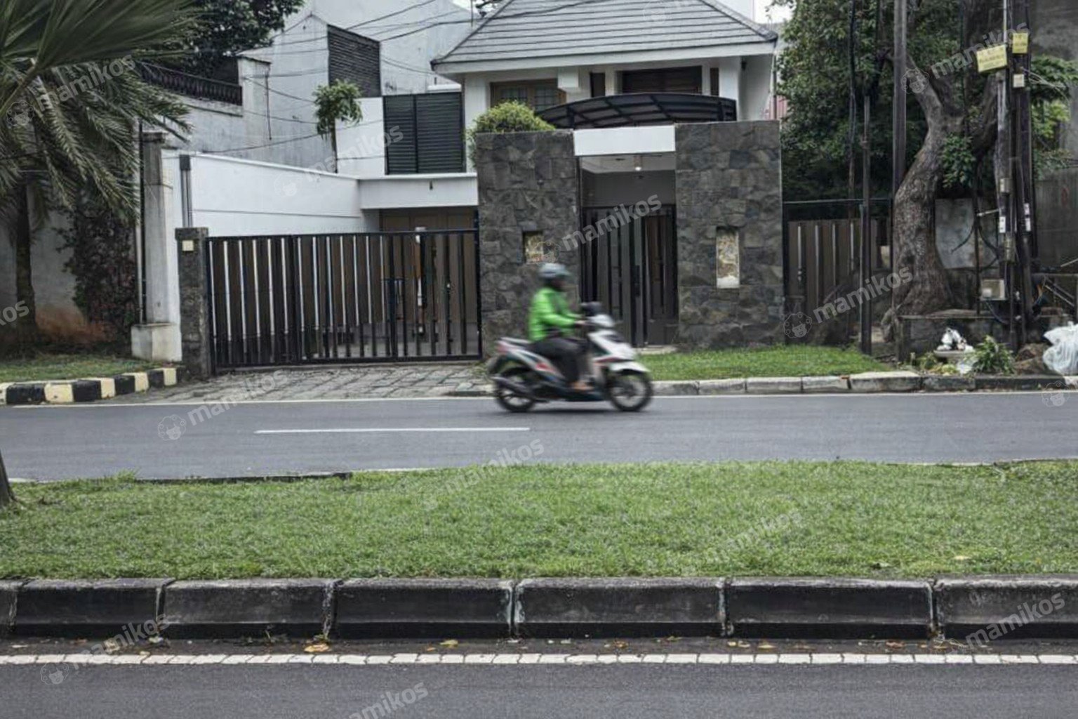 Rumah Sertifikat SHM 5 Kamar Tidur 4 Kamar Mandi Pondok Indah Jakarta Selatan