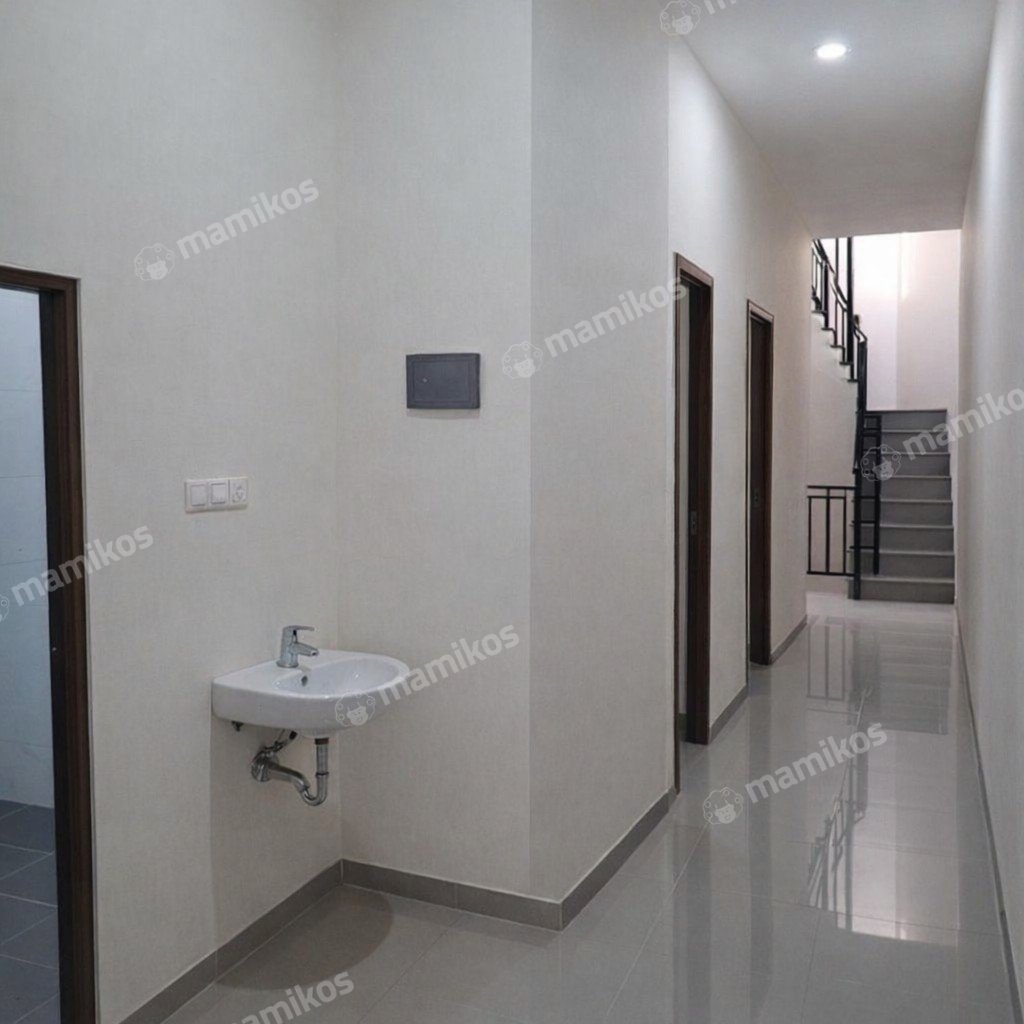 Rumah Sertifikat SHM 4 Kamar Tidur 3 Kamar Mandi Tanjung Duren Jakarta Barat - Photo 2