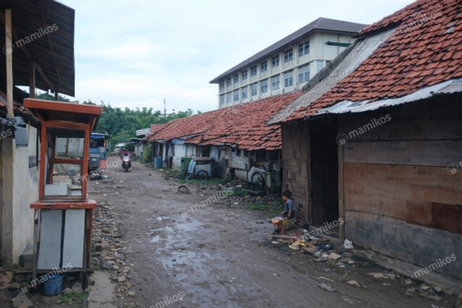 Rumah Sertifikat SHM 5 Kamar Tidur 5 Kamar Mandi Cengkareng Jakarta Barat - Photo 2