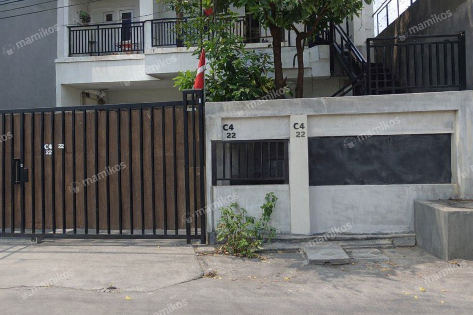 Rumah Sertifikat SHM 3 Kamar Tidur 2 Kamar Mandi Taman Surya Jakarta Barat