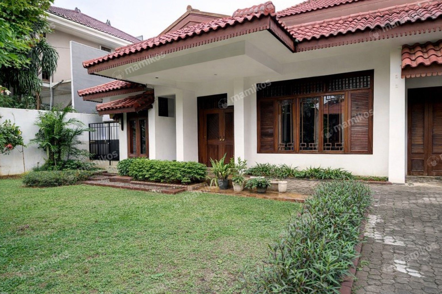 Rumah Sertifikat SHM 7 Kamar Tidur 7 Kamar Mandi Kebayoran Baru Jakarta Selatan